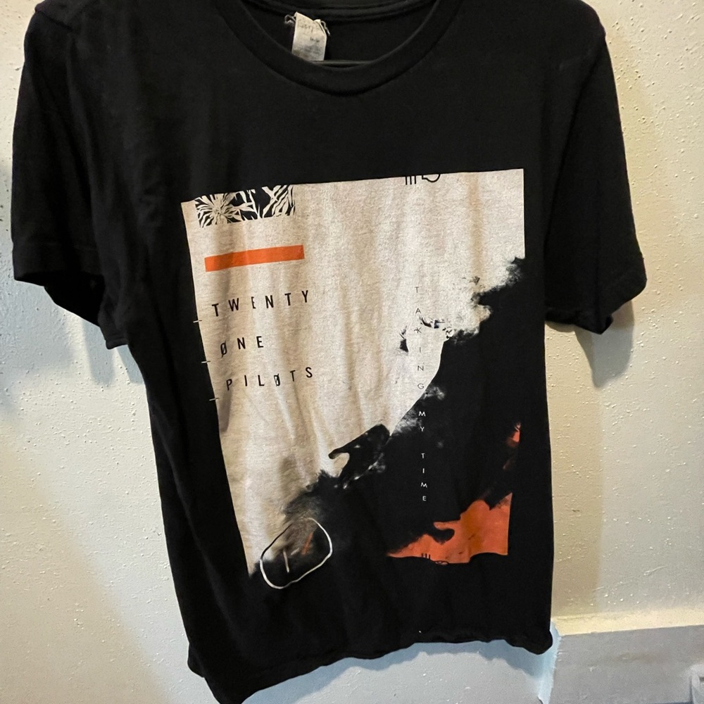 Hot topic, 2017 twenty one pilots band T-shirt taking my time